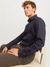Ladda upp bild till gallerivisning, model_shot-creative
