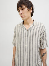 Ladda upp bild till gallerivisning, model_shot-creative