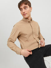 Ladda upp bild till gallerivisning, model_shot-creative