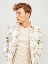 Ladda upp bild till gallerivisning, model_shot-creative