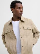 Ladda upp bild till gallerivisning, model_shot-creative