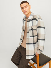 Ladda upp bild till gallerivisning, model_shot-creative