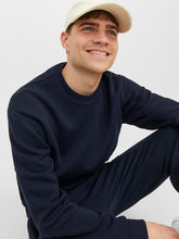 Ladda upp bild till gallerivisning, model_shot-creative