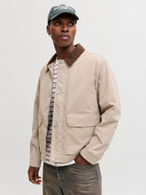Ladda upp bild till gallerivisning, model_shot-creative