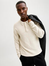 Ladda upp bild till gallerivisning, model_shot-creative