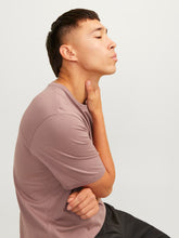 Ladda upp bild till gallerivisning, model_shot-creative