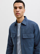 Ladda upp bild till gallerivisning, model_shot-creative