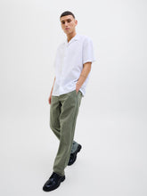 Ladda upp bild till gallerivisning, model_shot-creative