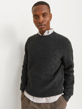 Ladda upp bild till gallerivisning, model_shot-creative