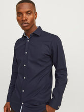 Ladda upp bild till gallerivisning, model_shot-creative