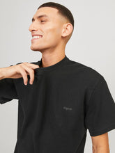 Ladda upp bild till gallerivisning, model_shot-creative