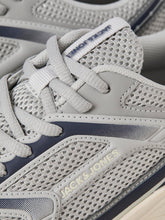 Ladda upp bild till gallerivisning, model_shot-creative