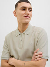 Ladda upp bild till gallerivisning, model_shot-creative