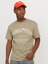 Ladda upp bild till gallerivisning, model_shot-creative