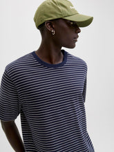 Ladda upp bild till gallerivisning, model_shot-creative