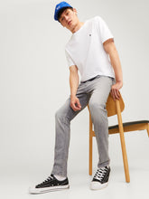 Ladda upp bild till gallerivisning, model_shot-creative