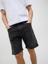 Ladda upp bild till gallerivisning, model_shot-creative