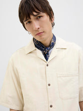 Ladda upp bild till gallerivisning, model_shot-creative