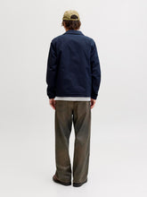 Ladda upp bild till gallerivisning, model_shot-back