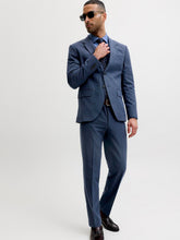 Ladda upp bild till gallerivisning, model_shot-creative