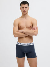 Ladda upp bild till gallerivisning, model_shot-creative