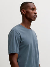 Ladda upp bild till gallerivisning, model_shot-creative
