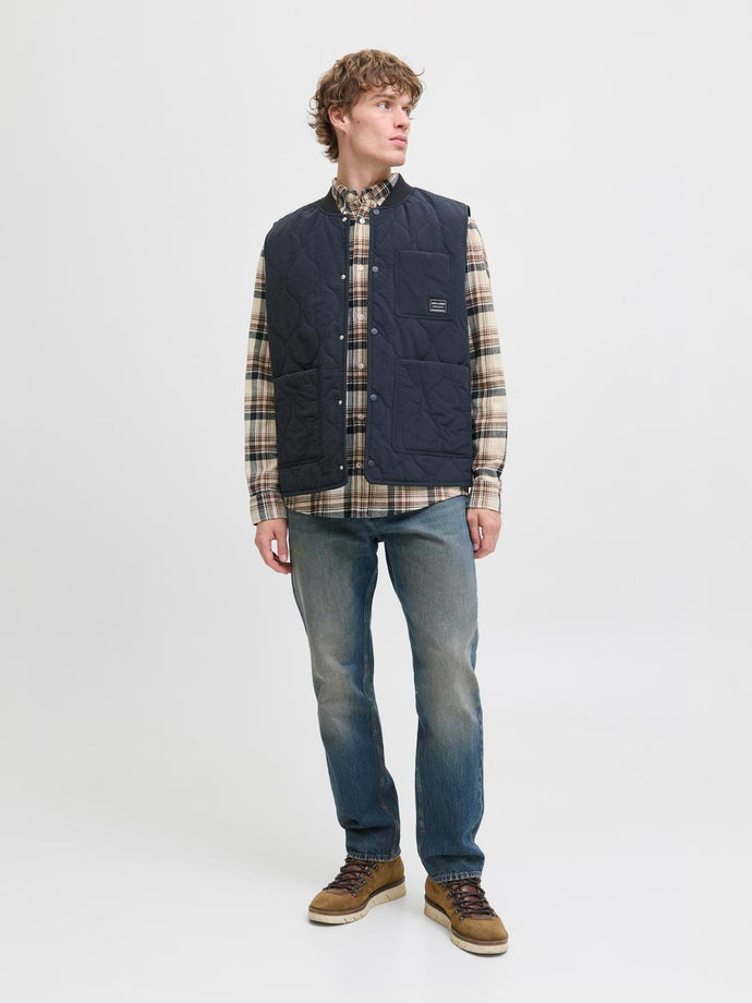 model_shot-front_full