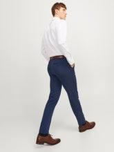 Ladda upp bild till gallerivisning, model_shot-creative
