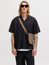Ladda upp bild till gallerivisning, model_shot-front
