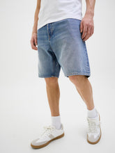 Ladda upp bild till gallerivisning, model_shot-creative
