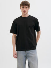 Ladda upp bild till gallerivisning, model_shot-front

