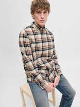 Ladda upp bild till gallerivisning, model_shot-creative
