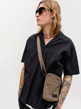 Ladda upp bild till gallerivisning, model_shot-creative
